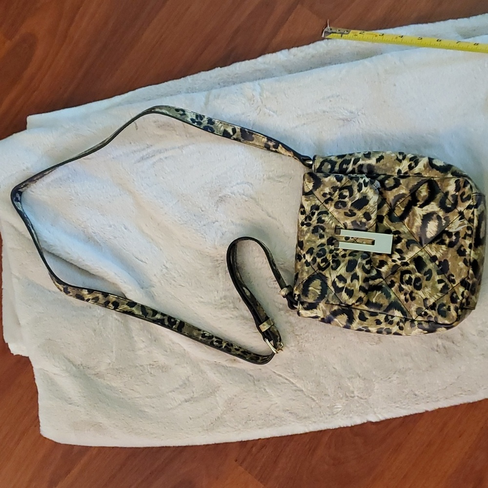 Vince Camuto - NWOT animal print shoulder bag with adjustable strap